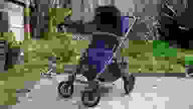 The Uppababy Vista V2 stroller outside.