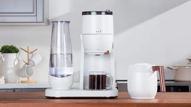 The Café Specialty Grind & Brew on a kitchen counter.